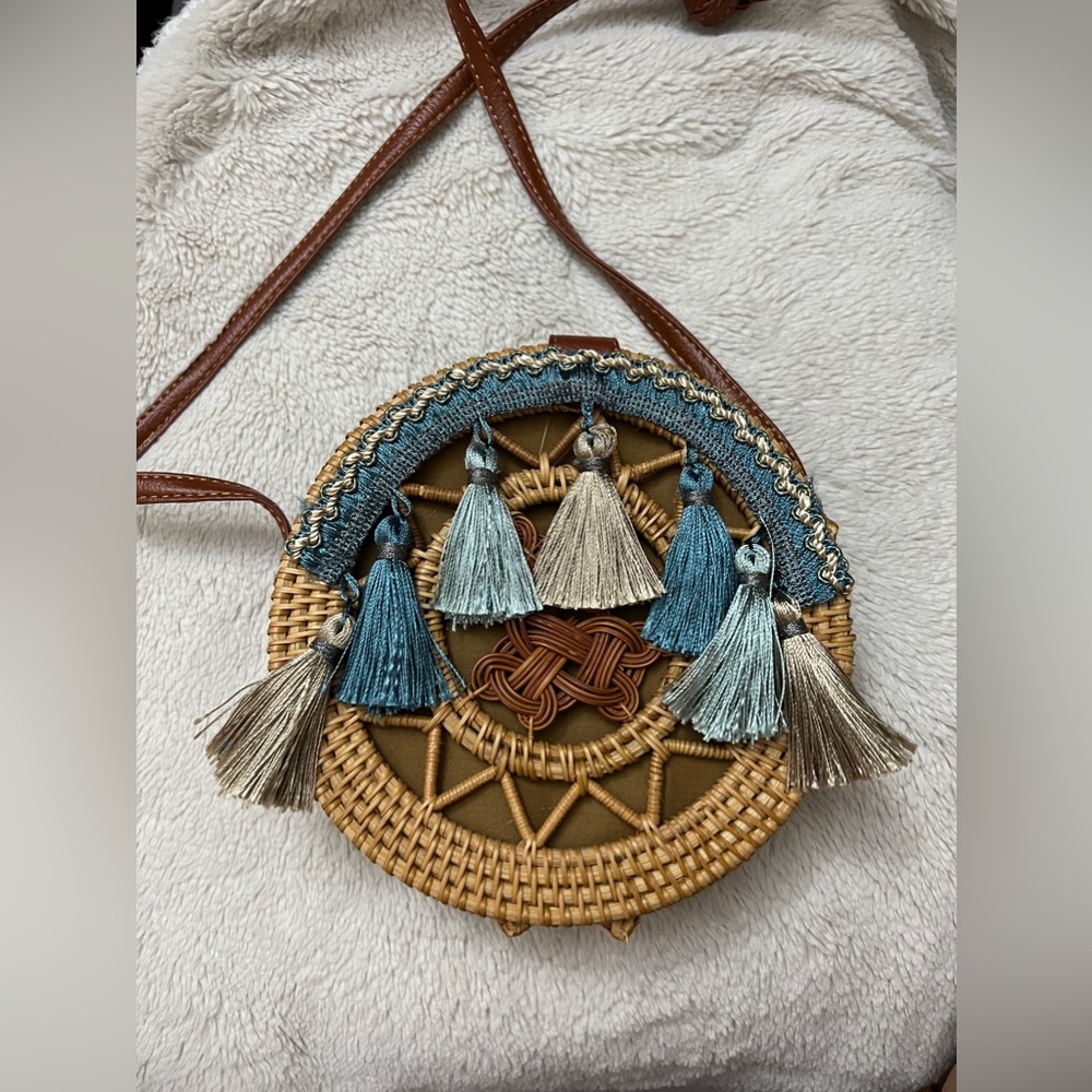 Straw bag with fringe